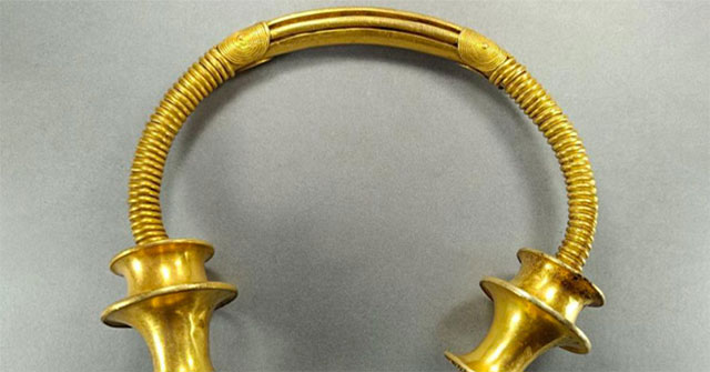 Phát hiện vòng cổ vàng niên đại 2.500 năm ở Tây Ban Nha